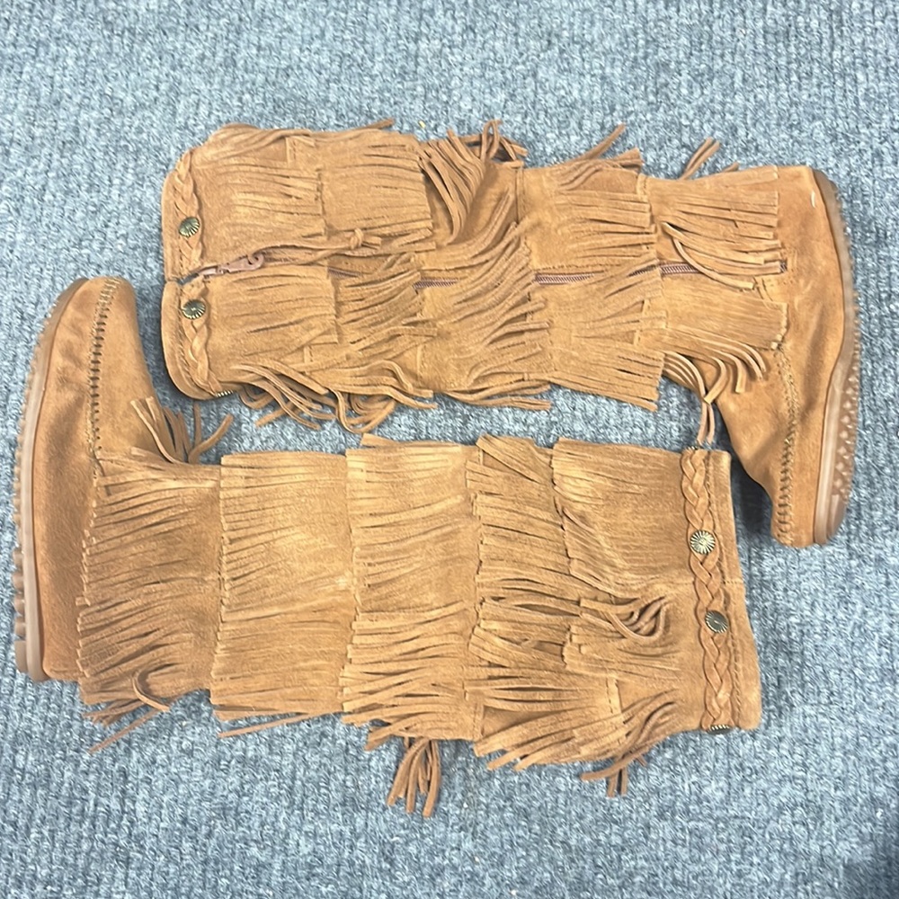 Minnetonka Women’s 5 Layered Fringe Brown Leather Boot (3165) - Picture 3 of 11